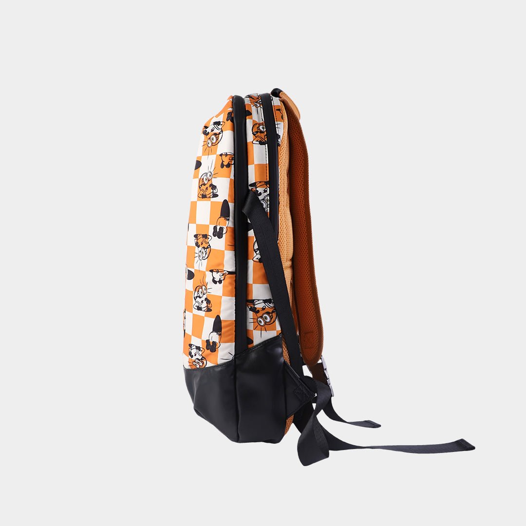 Side view of the pickleball backpack, measuring 6.7 in wide